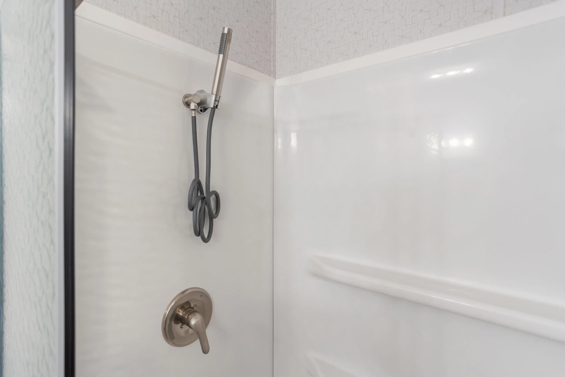 Heritage h-3272-43a bathroom home features