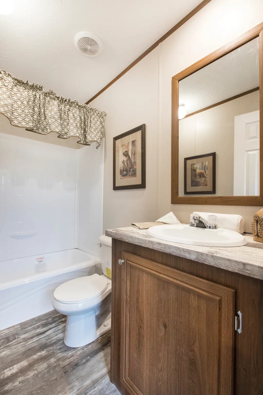 The lodge bathroom home features