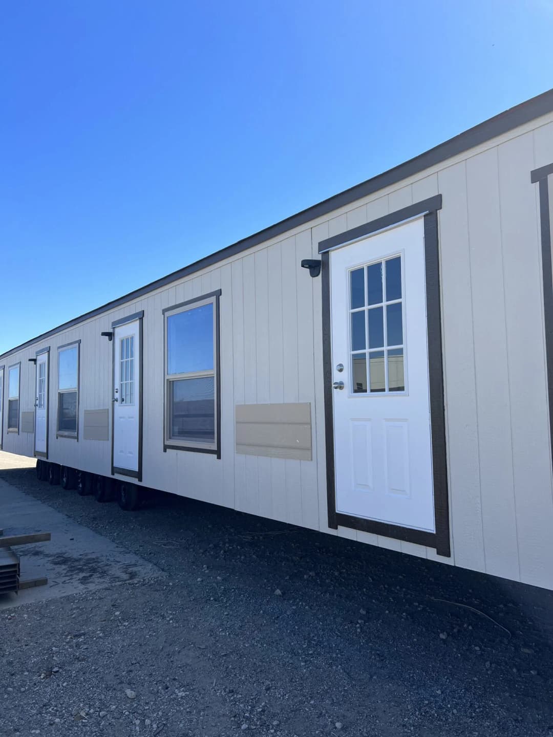 Workforce o-18×80-55dof elevation and exterior home features