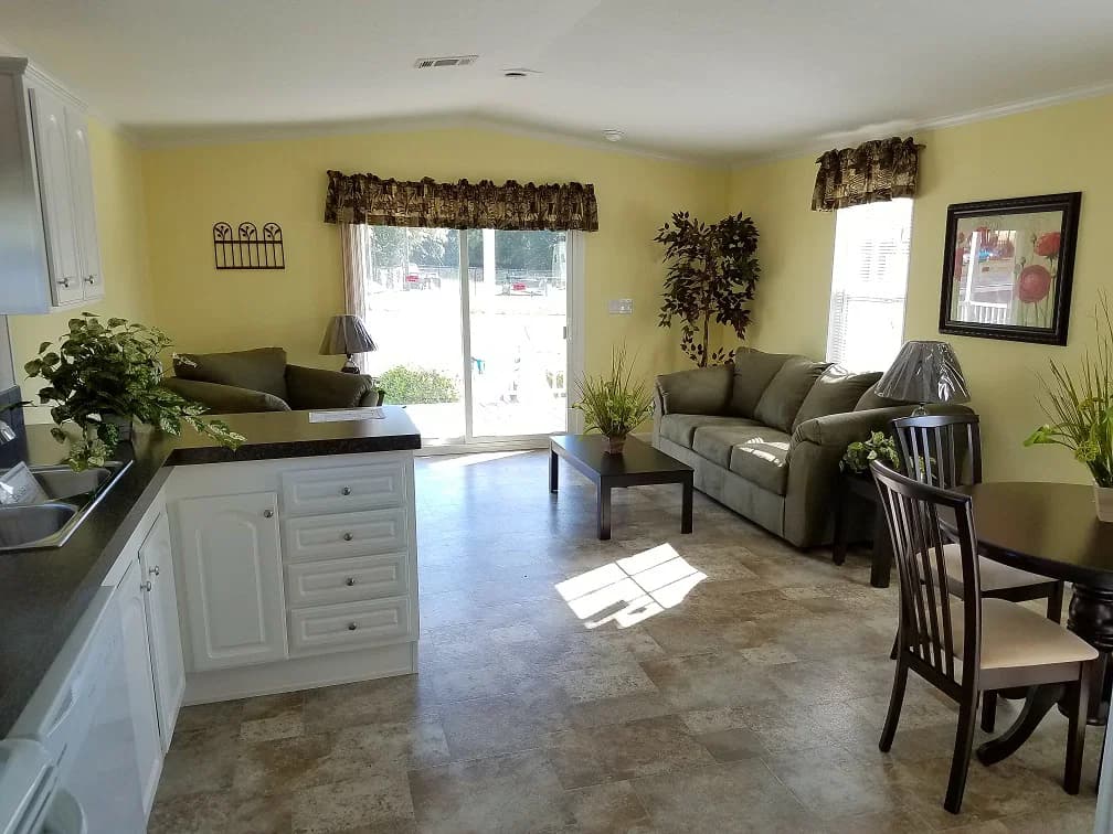 Vacation cottage interior home features