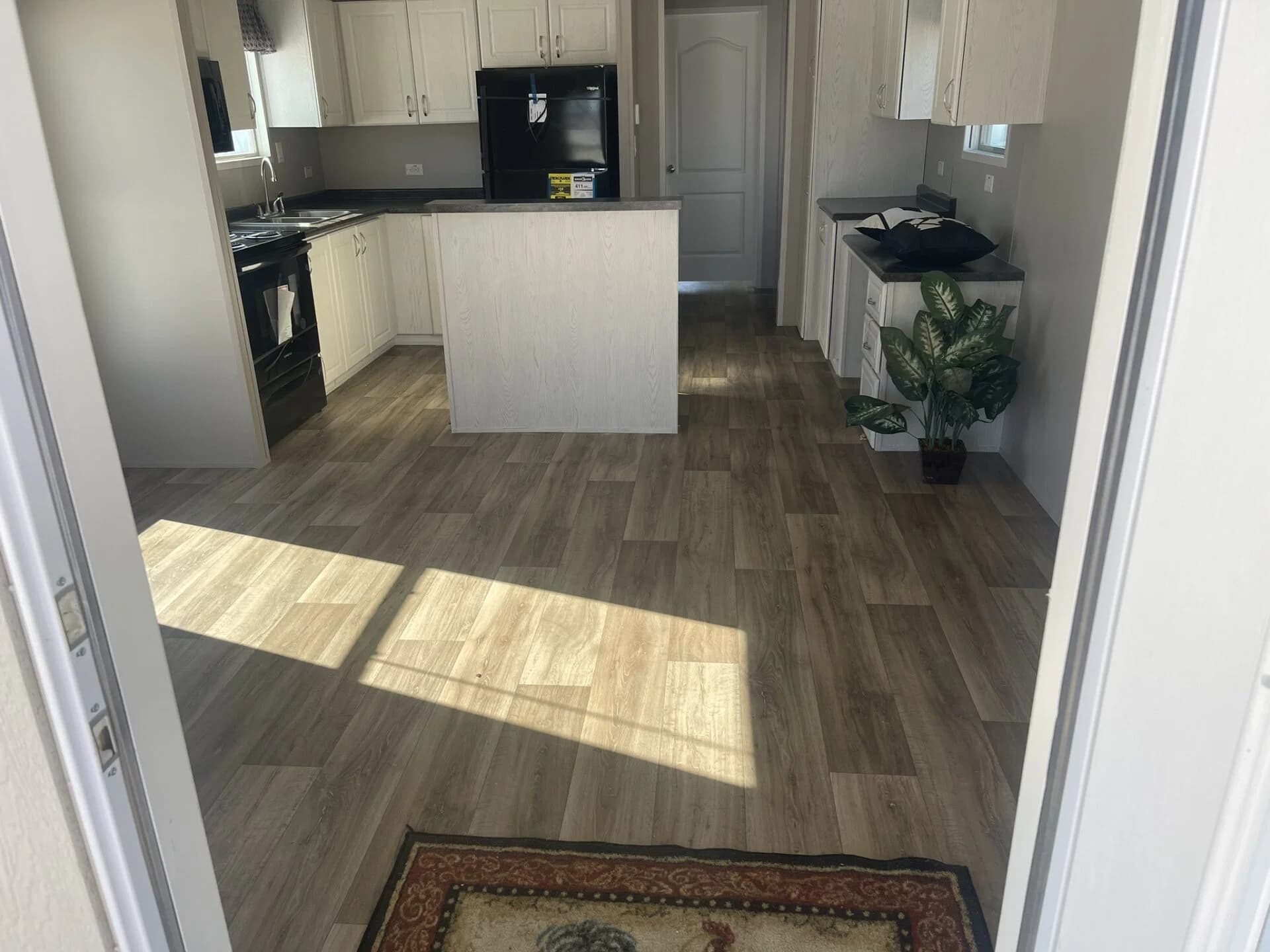 Select s-1444-11ofp interior and kitchen home features