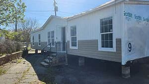 Legend 2852479 hero, elevation, and exterior home features