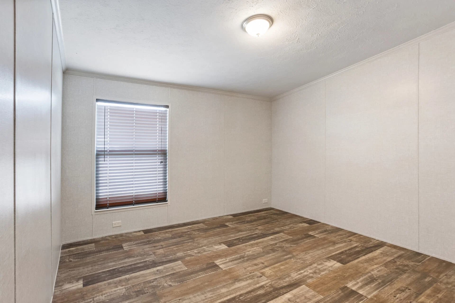 Heritage h-3272-43a bedroom home features