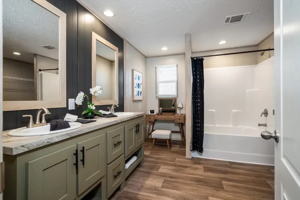 Rainier bathroom home features