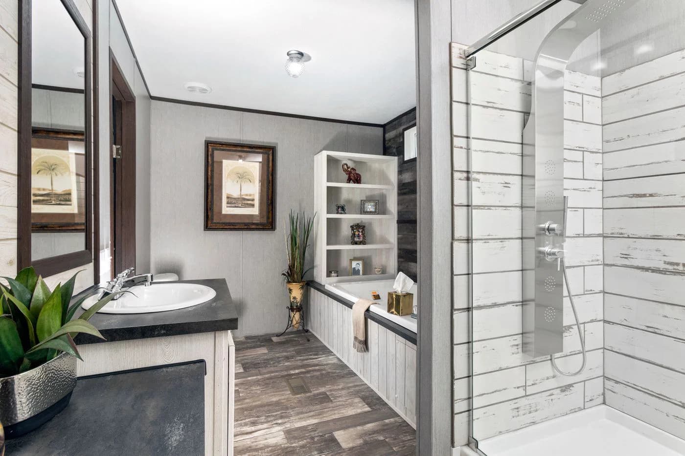 The seaside bathroom home features