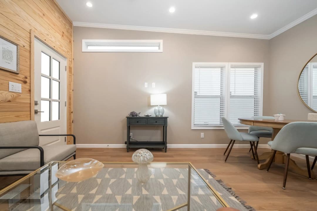 Wedge hk13382s interior home features