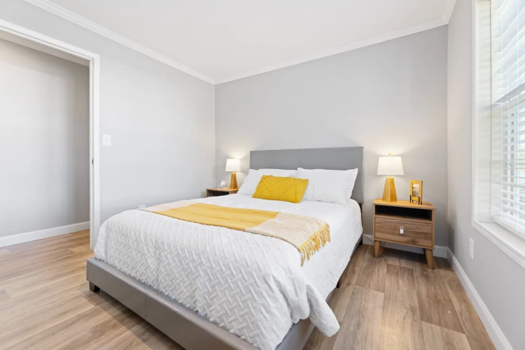 Cumberland duplex bedroom home features