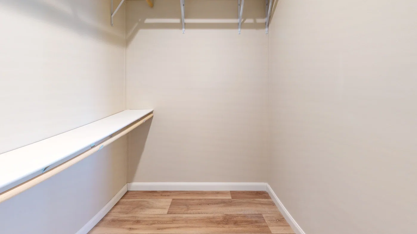 Roanoke duplex bedroom home features