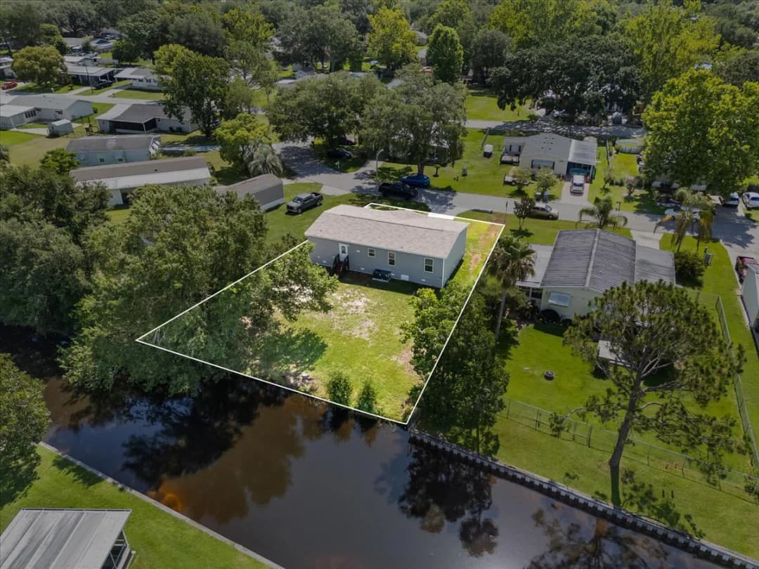9060 sarah drive, polk city, florida 33868 (sold) exterior home features