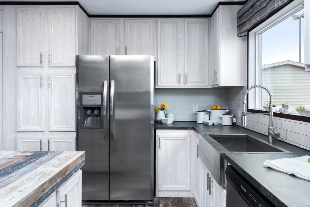The shoreline kitchen home features