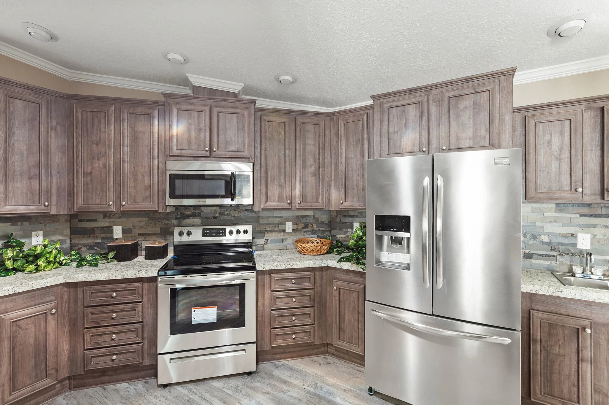 Adrian 3272 kitchen home features