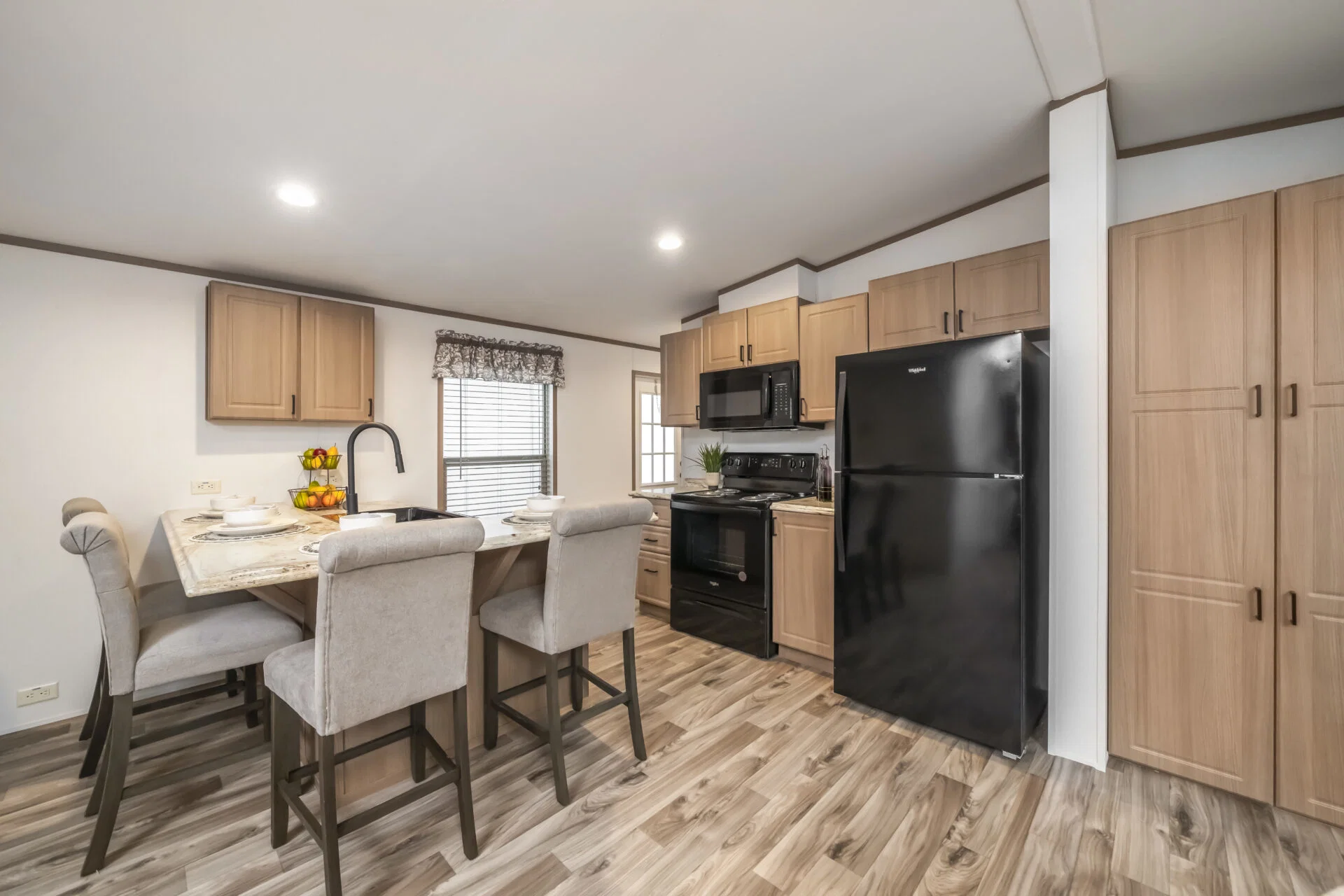 Select s-2448-32a interior home features
