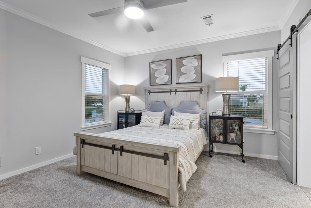 Davan 28683a bedroom home features