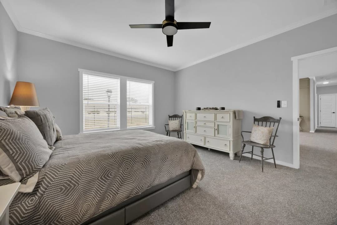 Quinn 30523a bedroom home features