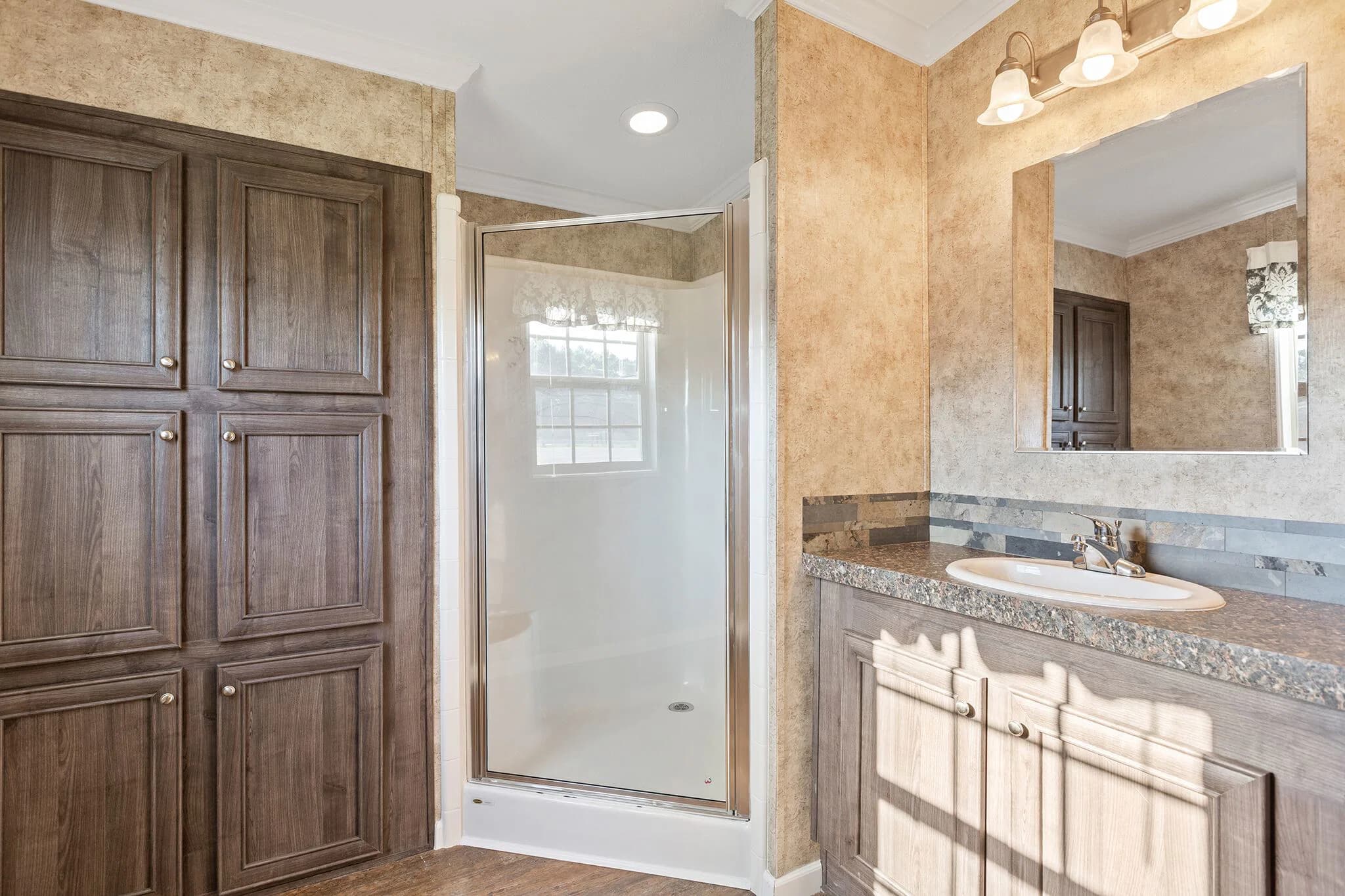 Taylor 2856 bathroom home features