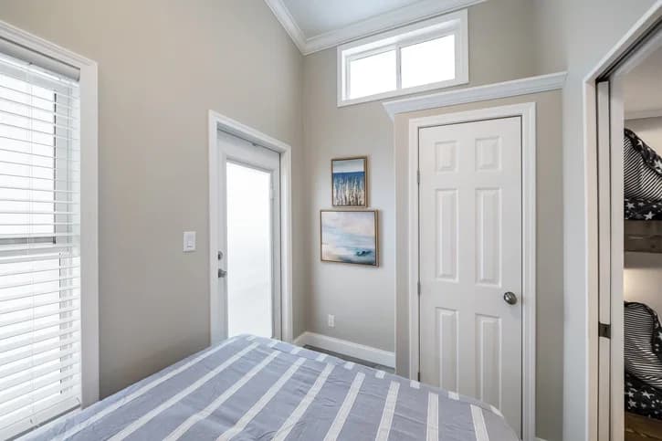 Eagle 11341a bedroom home features