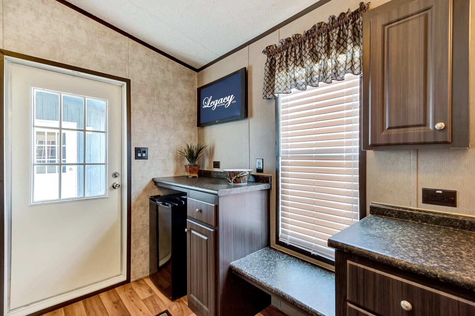 Select s-1240-22a interior home features