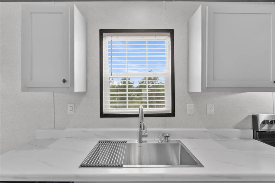 909 lake thomas road, lake wales, florida 33898 (sold)  interior and kitchen home features