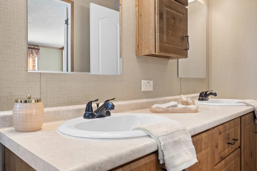 Classic c-1868-32a bathroom home features