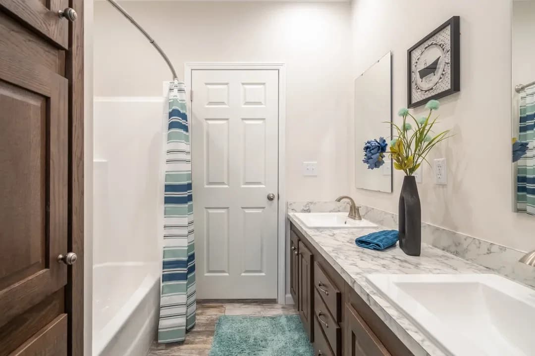1444 carolina bathroom home features