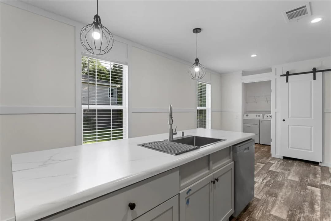 2270 griffin road, bartow, florida 33830  (sold) $199,999 interior and kitchen home features