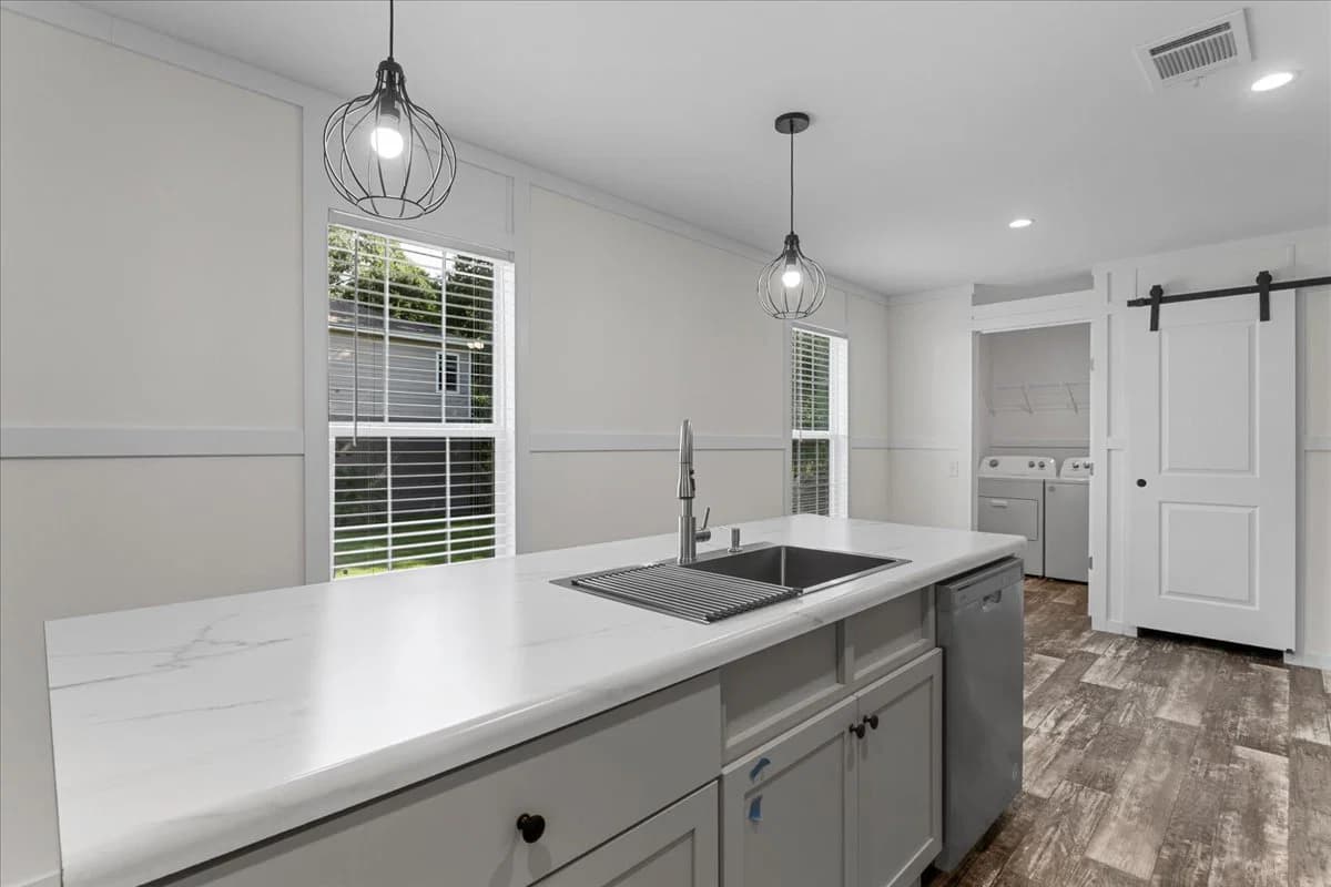 2270 griffin road, bartow, florida 33830  (sold) $199,999 interior and kitchen home features