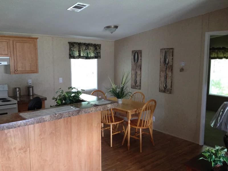 Gail 2 br 2640 interior home features