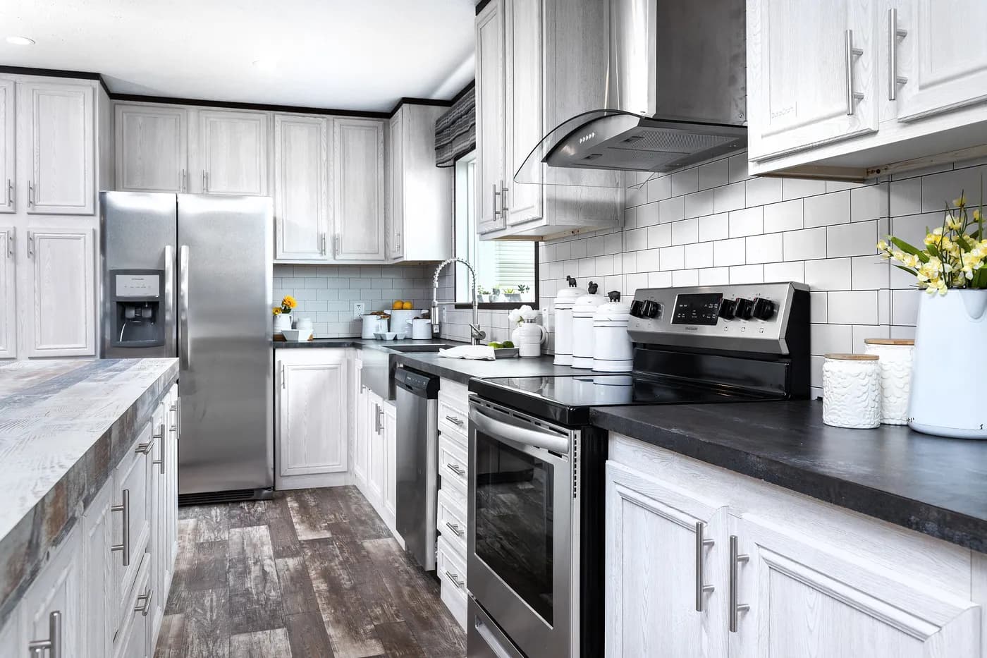 The shoreline kitchen home features
