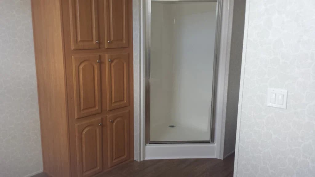 Alex jr 2860 bathroom home features