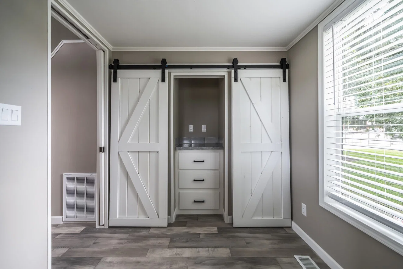 Eagle 11351g interior home features
