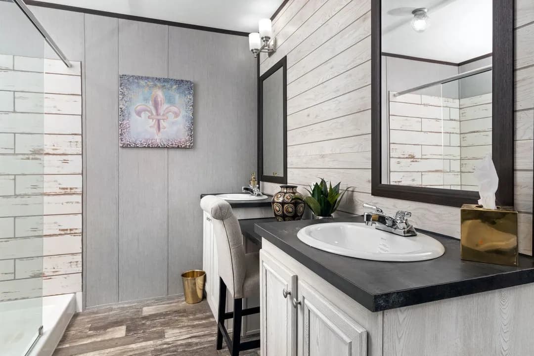 The seaside 2 bathroom home features
