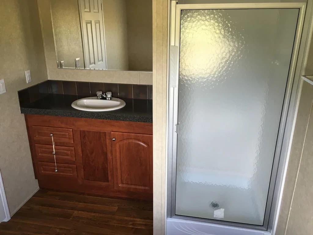 Willie bathroom home features