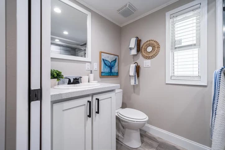 Eagle 11341a bathroom home features