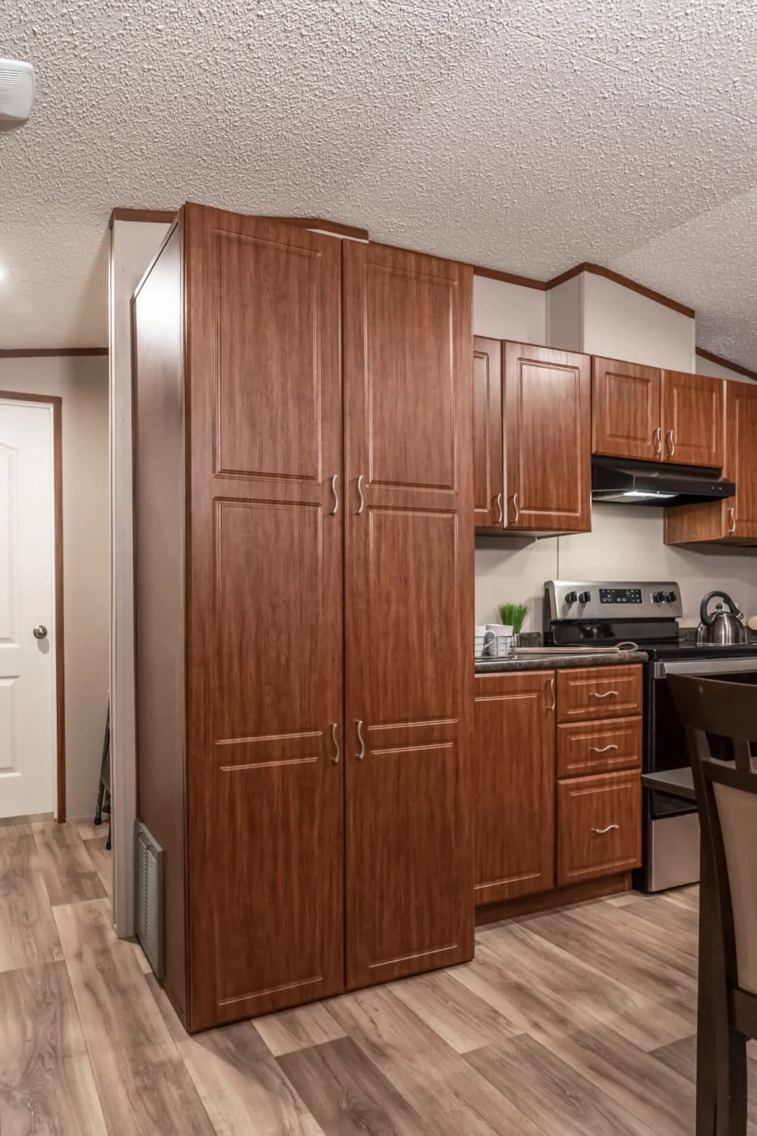 Classic c-1664-32c interior home features