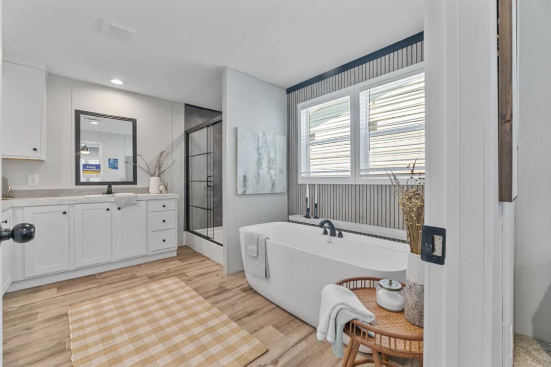 Vivid 28603n bathroom home features