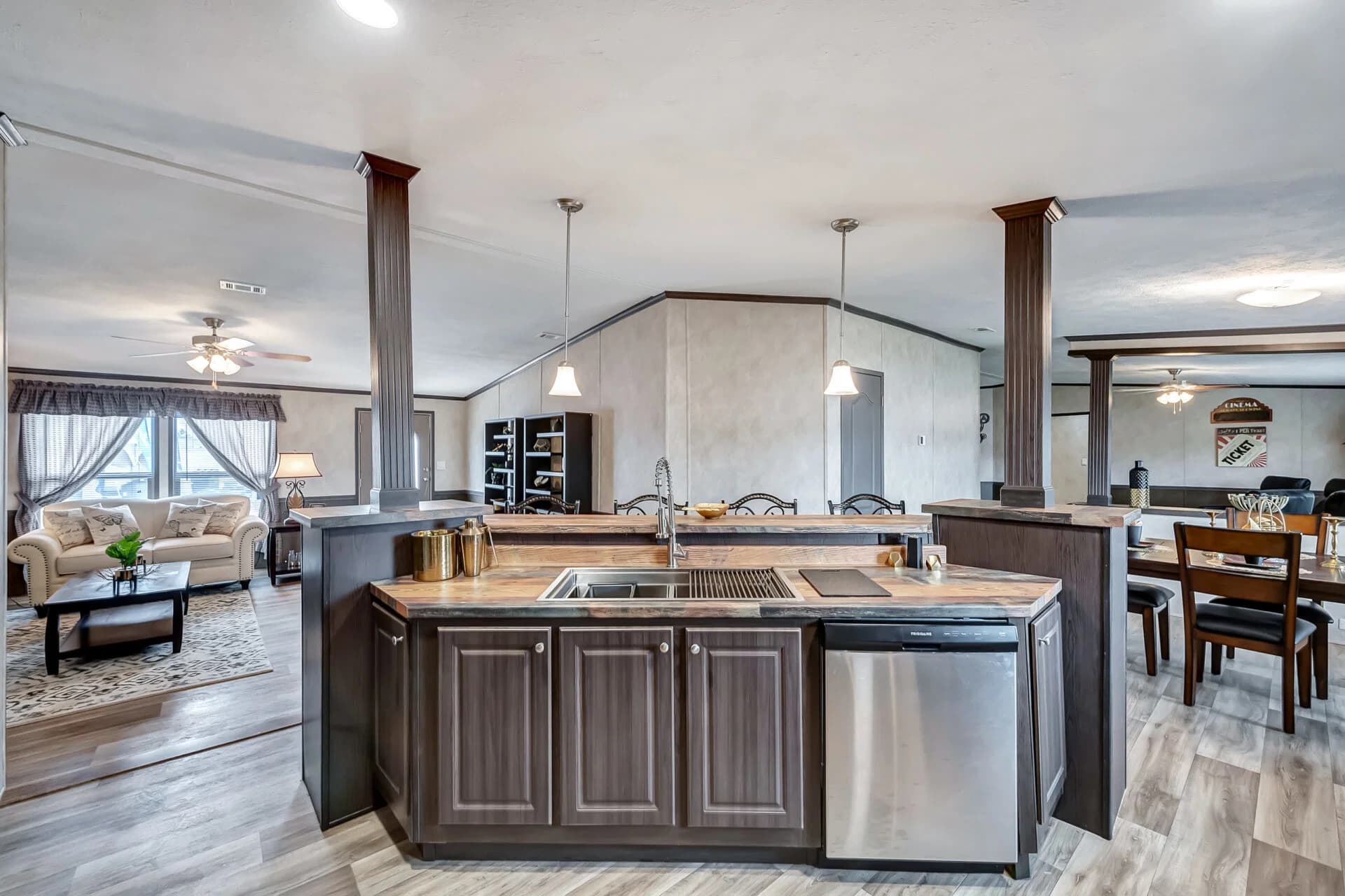 Classic c-3280-42.5b kitchen home features
