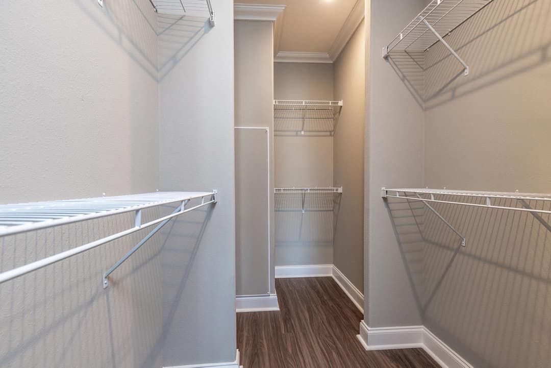 Silver springs 5077 interior home features