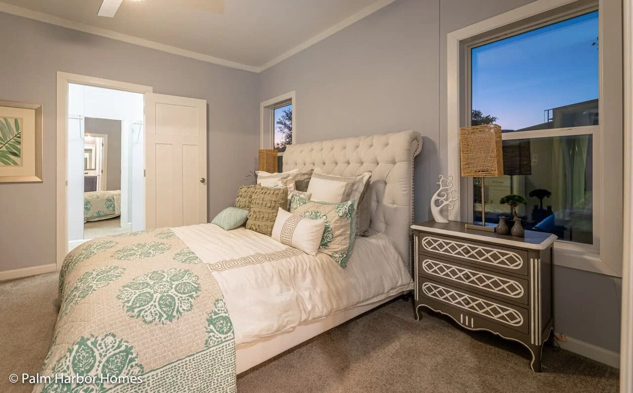 Jenkins 28522a bedroom home features