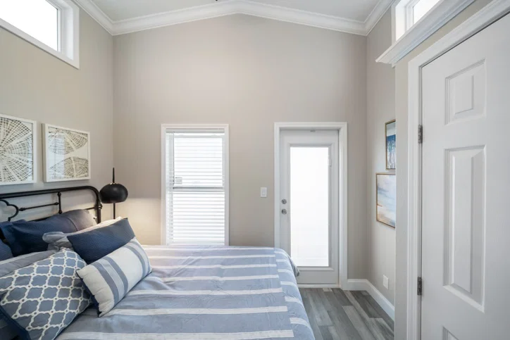 Eagle 11341a bedroom home features
