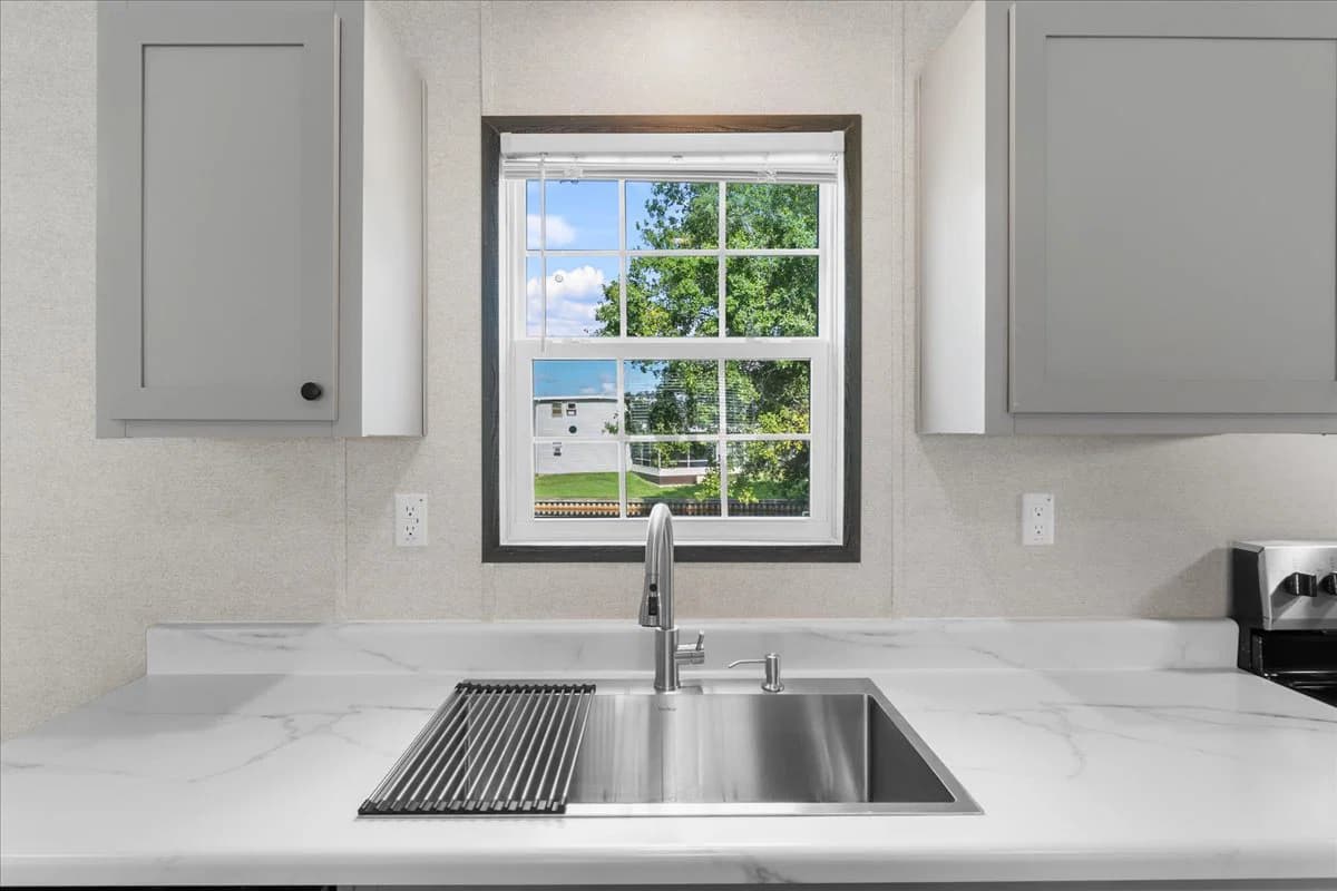 9060 sarah drive, polk city, florida 33868 (sold) interior and kitchen home features