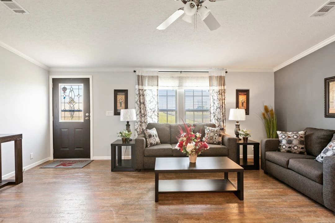 Taylor 2856 interior home features
