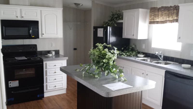 Wayne 2860 kitchen home features