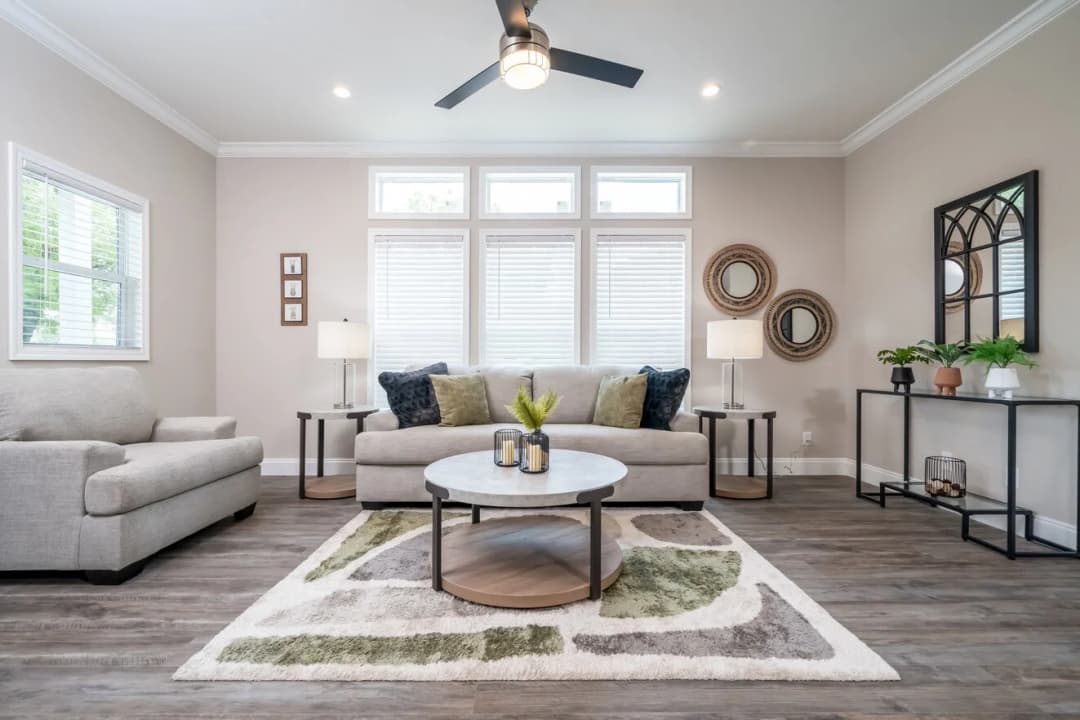 The chariot 24442a interior home features