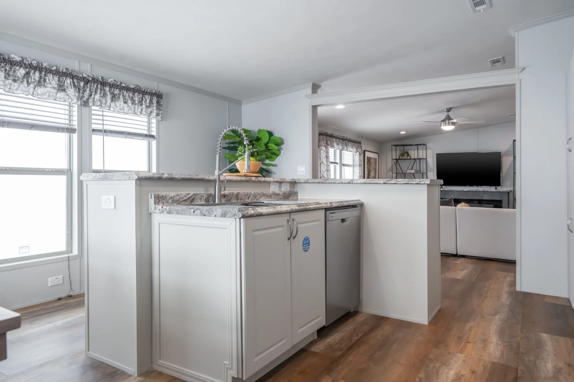 Heritage h-3256-32d kitchen home features