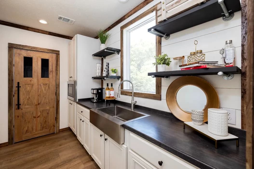 Arabella kitchen home features