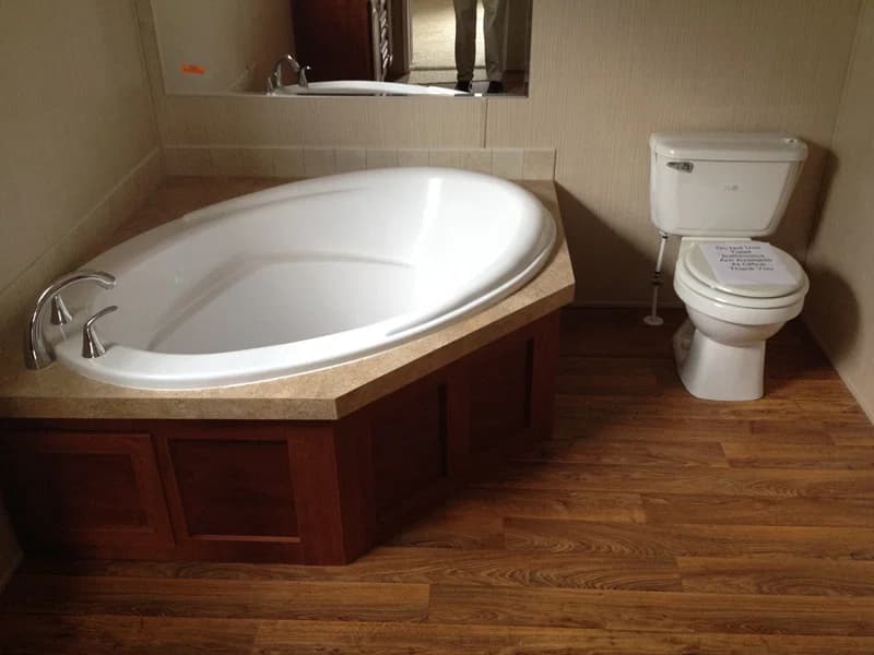Scott 2852 bathroom home features