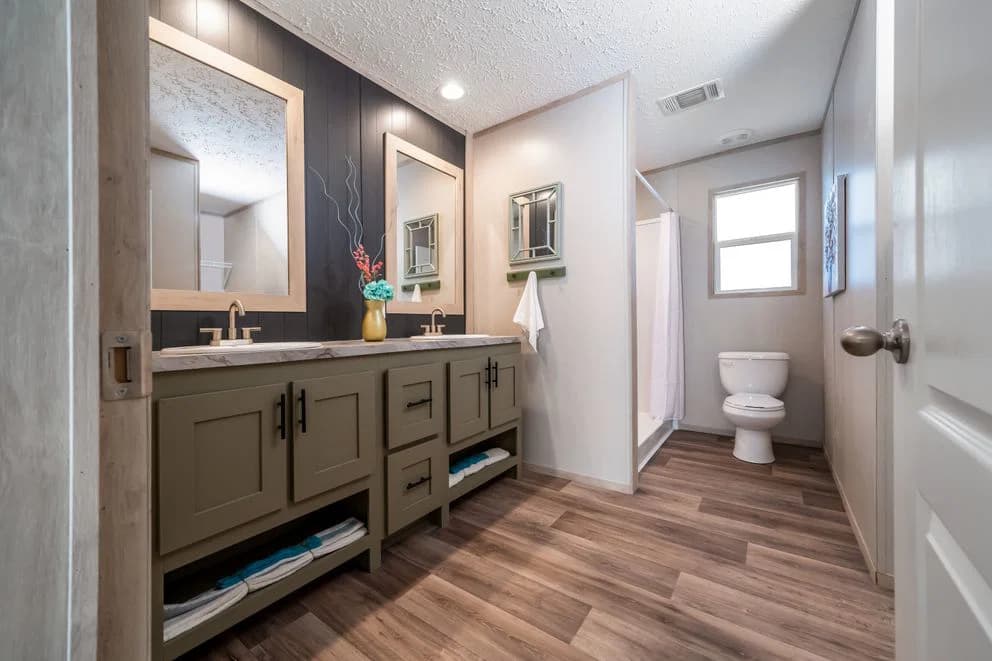Desoto bathroom home features