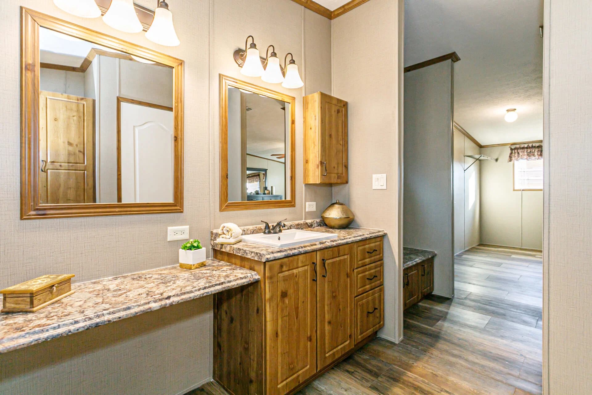 Doublewide h-3672-43a bathroom home features