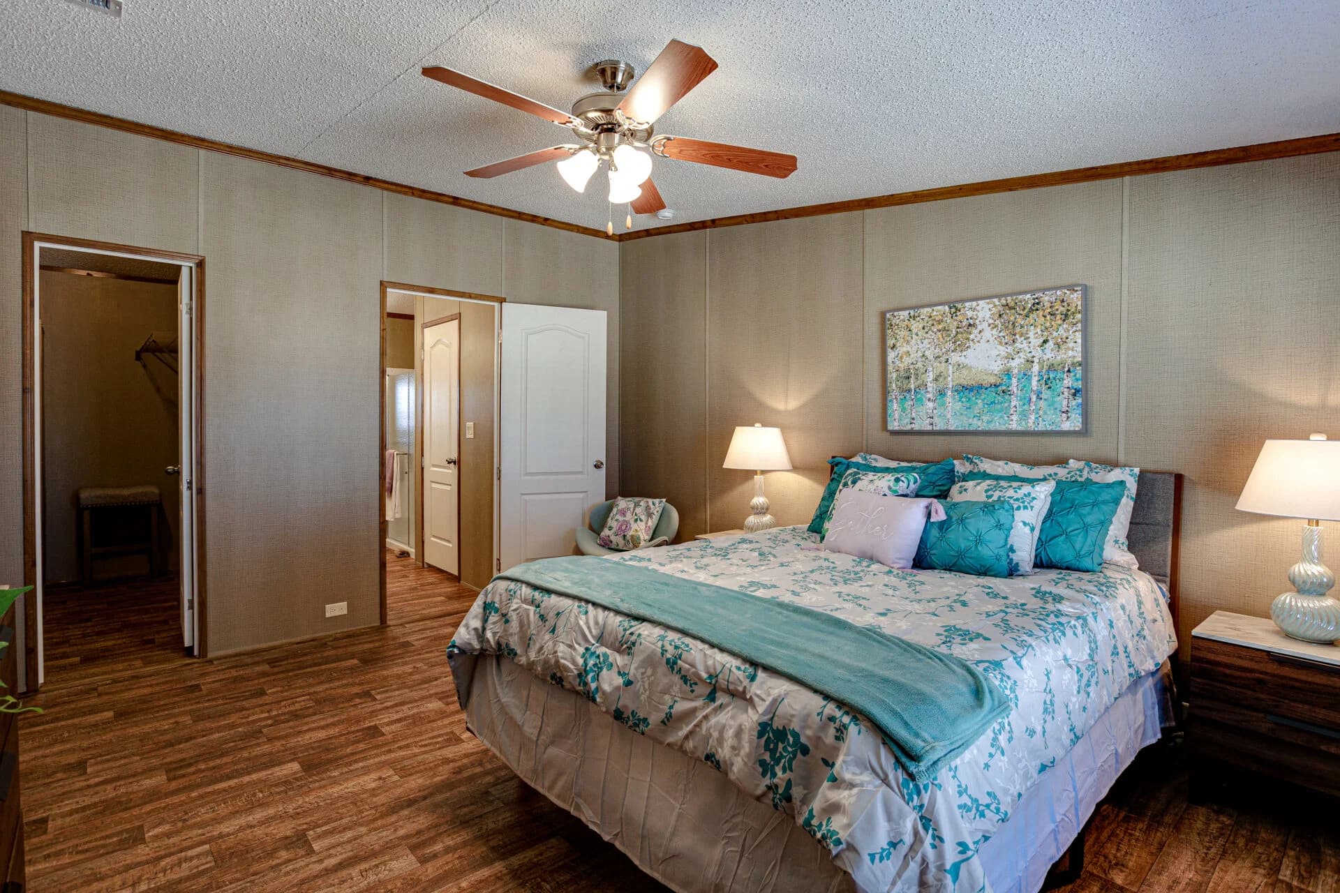 Heritage h-3256-42a bedroom home features