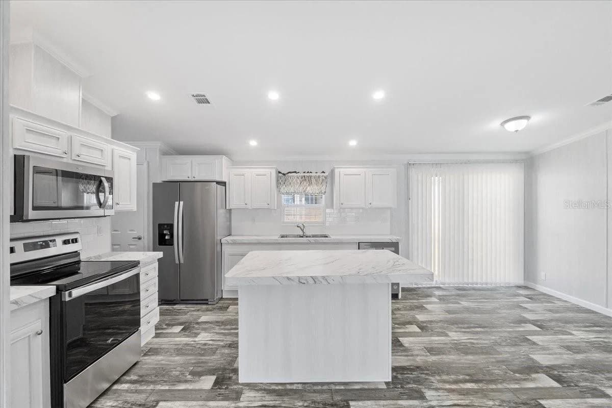 18437 15th ave, orlando, fl 32833 (sold)  home features